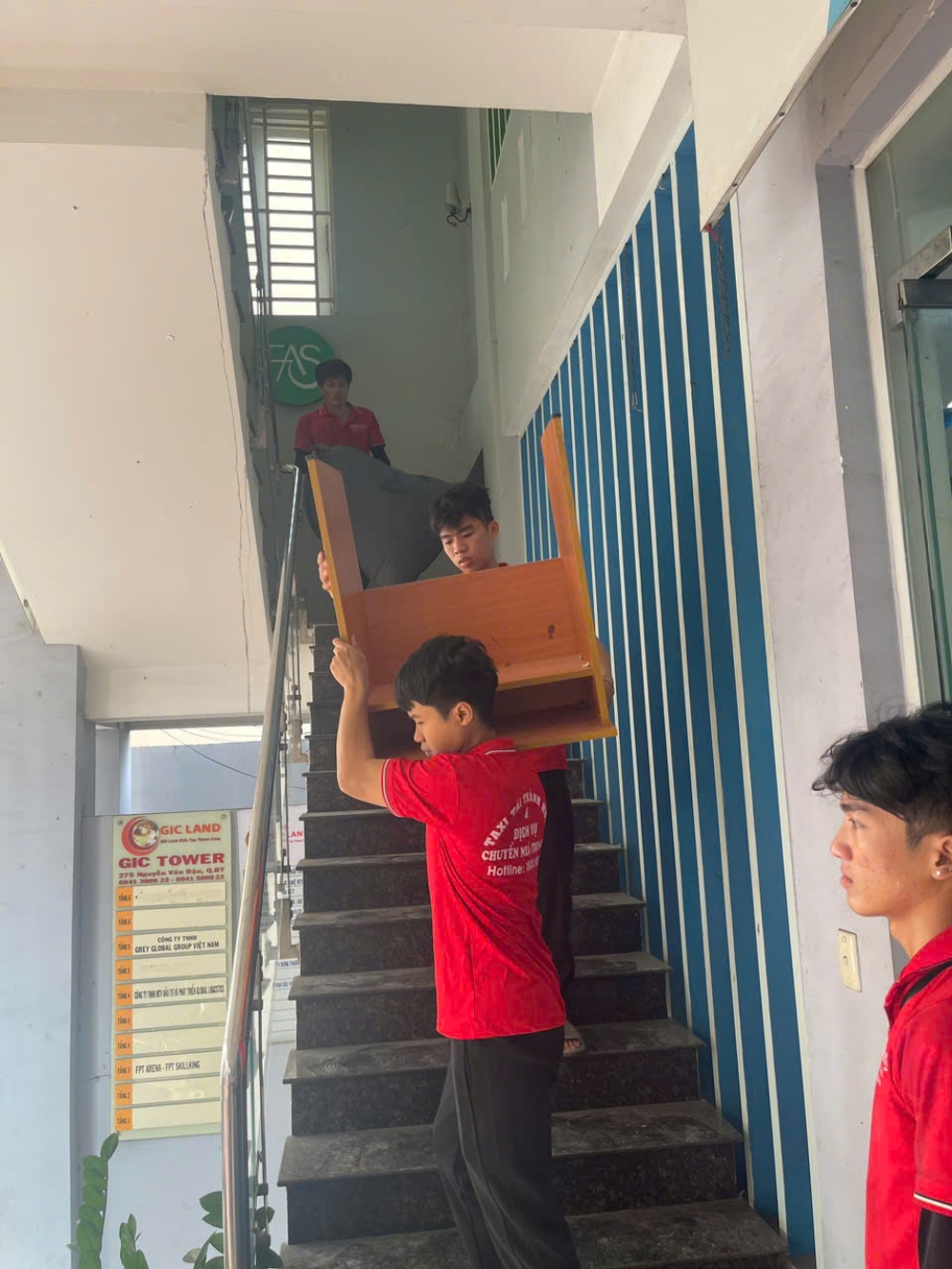 Vận chuyển xe máy cùng đồ đạc