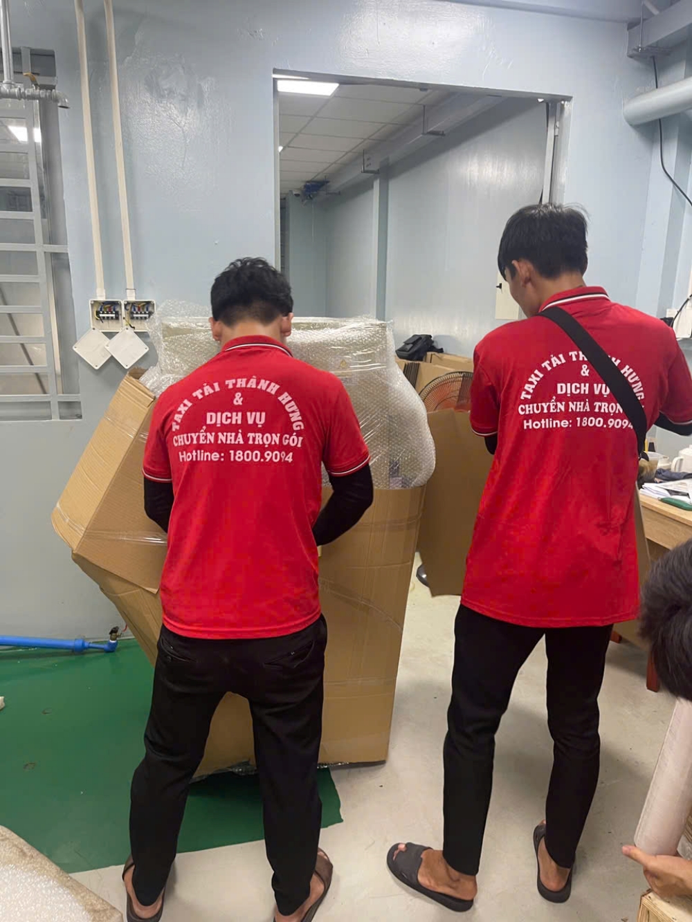 Bọc lót, di dời thiết bị văn phòng cẩn thận